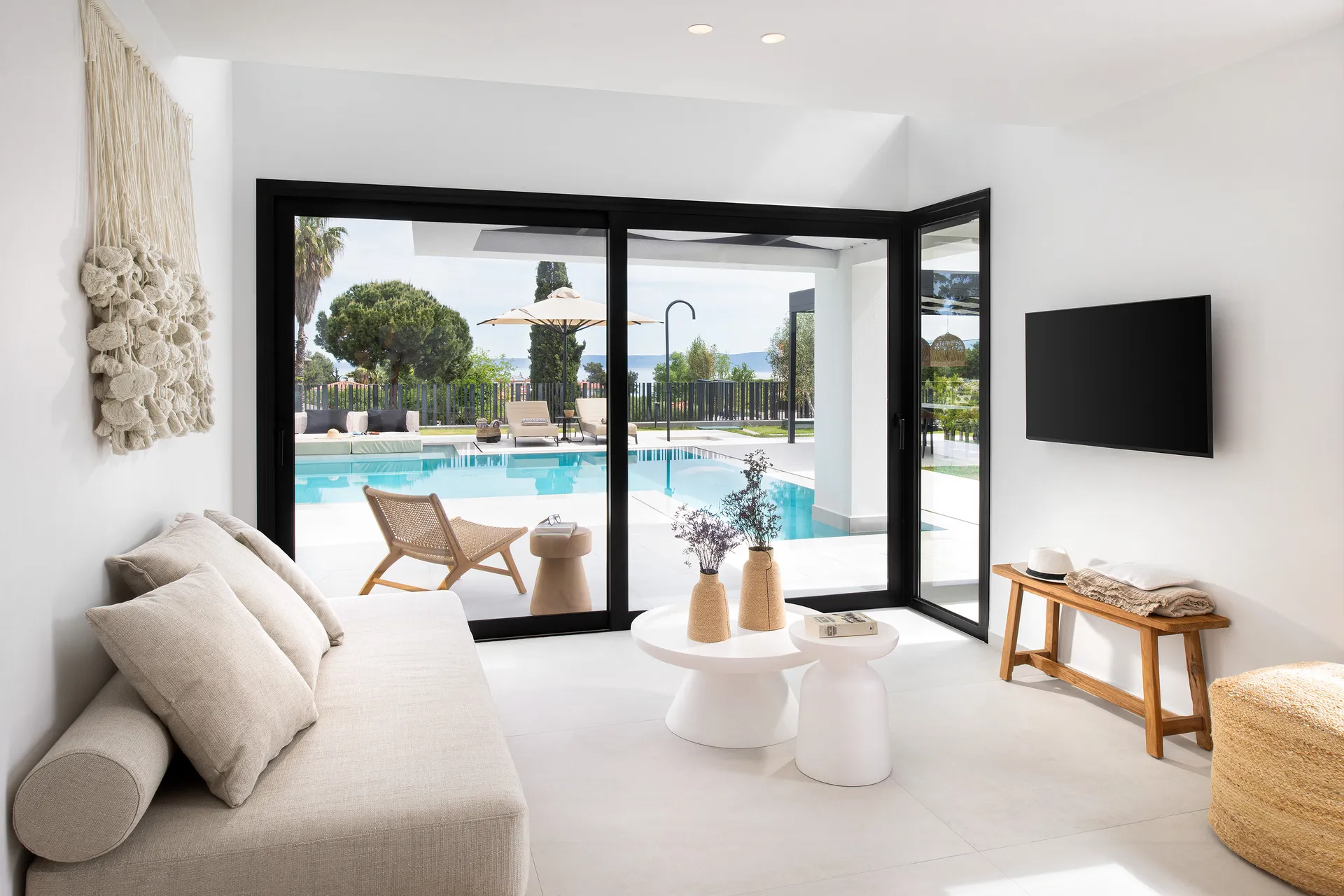 Seasalt Luxury Villas-4-Bedroom Villa with Private Pool & Partial Sea View dnevna soba